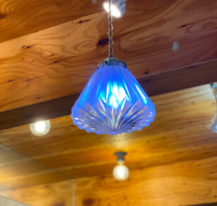 店内のおしゃれな照明